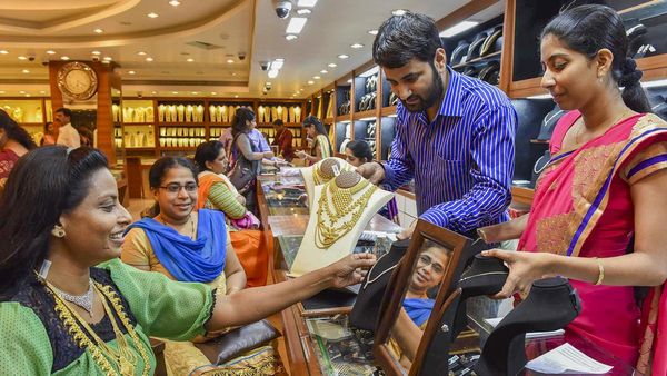 സ്വർണത്തില്‍ വന്‍ തട്ടിപ്പ്: 941 കോടിയുടെ അഴിമതി; 6 ജ്വല്ലറികള്‍ 2170 കിലോഗ്രാം സ്വർണം തരം മാറ്റി