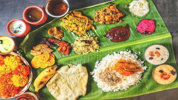 ദുബായിൽ നിന്നും രുചികരമായ ഓണസദ്യ കഴിക്കാം; എവിടെ കിട്ടും? ഇതാ റെസ്റ്റോറന്റുകൾ