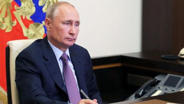 പുടിന്റെ സ്യൂട്ട്‌കേസില്‍ എന്താണെന്നറിഞ്ഞാല്‍ മൂക്കത്ത് വിരല്‍ വയ്ക്കും; നിസാരമല്ല റഷ്യന്‍ നേതാവിന്റെ ഈ 'പേടി'