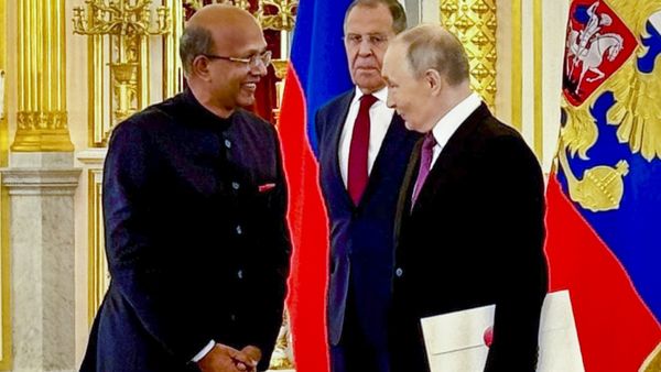 നമുക്ക് നേട്ടമുണ്ടാക്കുന്ന കരാർ എവിടെയാണോ അവിടെ നിന്ന് ഇനിയും എണ്ണ വാങ്ങും; റഷ്യയിലെ ഇന്ത്യൻ പ്രതിനിധി