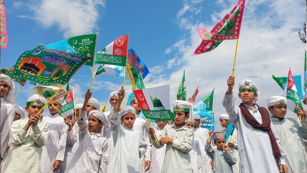 നബിദിനം: പ്രവാചക സ്മരണയില്‍ വിശ്വാസികള്‍; നിങ്ങളുടെ പ്രിയപ്പെട്ടവർക്കായി നബിദിന ആശംസകള്‍ നേരാം