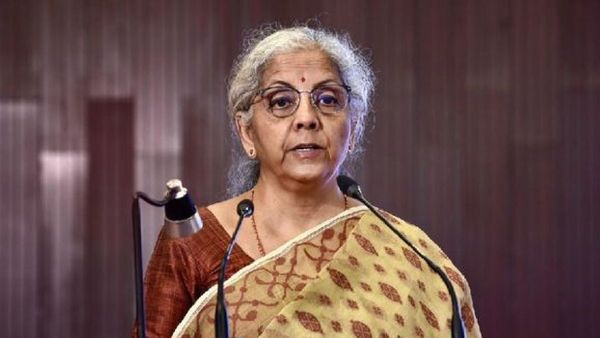 ഇന്ത്യ റഷ്യന്‍ എണ്ണ വാങ്ങുന്നത് തുടരും'; കയറ്റുമതിക്കാര്‍ക്ക് ആശ്വാസ പാക്കേജ്: നിര്‍മല സീതാരാമന്‍