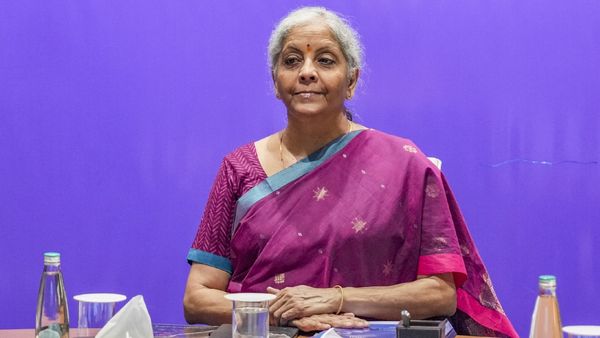 രാജ്യത്തെ നികുതി നിരക്കുകൾ പരിഷ്‌കരിച്ച് ജിഎസ്‌ടി കൗൺസിൽ; ഇനി രണ്ട് സ്ലാബുകൾ മാത്രം, എപ്പോൾ മുതൽ?