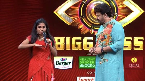ബിഗ് ബോസിന്റെ വലയില്‍ രേണു വീണു: ഇറങ്ങിപ്പോക്ക്, കൊടുത്ത പൈസയില്‍ നിന്നും നിശ്ചിത ശതമാനം തിരികെ പിടിക്കണം