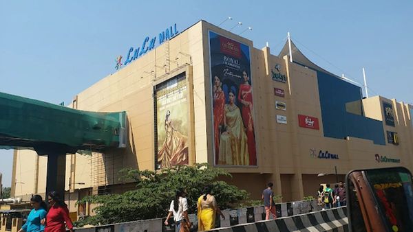 ലുലു മാളിലെ പാർക്കിങ് ഫീ തുടരും: റദ്ദാക്കണമെന്ന ആവശ്യം തള്ളി കോടതി; കാരണം ഇതാണ്