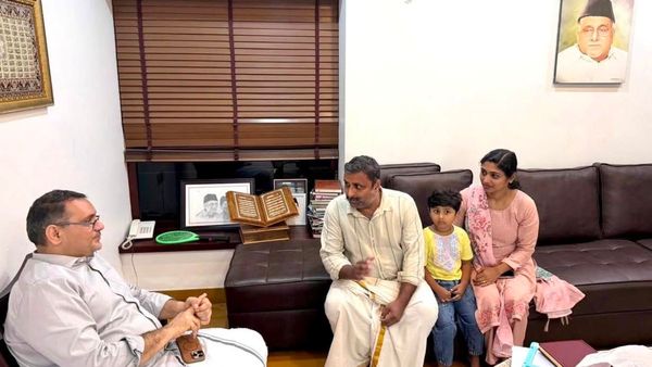 രജിതയുടെ വിഷമം നീങ്ങി; സൗദിയില്‍ നിന്ന് ഭര്‍ത്താവ് തിരിച്ചെത്തി, മധുരവുമായി പാണക്കാട്