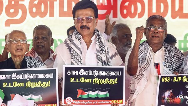 സിപിഎം വേദിയിൽ കഫിയ ധരിച്ചെത്തി എംകെ സ്‌റ്റാലിൻ; 'ഇതൊരു മാനുഷിക വിഷയം, കേന്ദ്ര സർക്കാർ ഇടപെടണം'