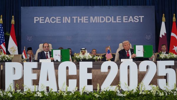 സമാധാനത്തിന്റെ പകലില്‍ മിഡില്‍ ഈസ്റ്റ്; യുദ്ധത്തിന് വിരാമം.. ഗാസ സമാധാന കരാര്‍ ഒപ്പുവെച്ചു