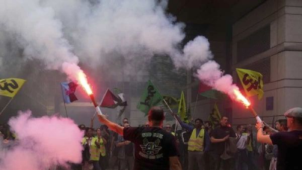 പണക്കാരുടെ നികുതി വര്‍ധിപ്പിച്ചുകൂടേ? ഫ്രാന്‍സില്‍ സര്‍ക്കാരിനെതിരേ പ്രതിഷേധം: ഈഫല്‍ ടവര്‍ അടച്ചു