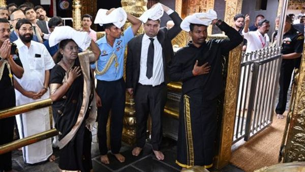 രാഷ്ട്രപതിയുടെ ശബരിമല ദർശനം; ഗുരുതര സുരക്ഷ വീഴ്ചയെന്ന് കോൺഗ്രസ്, ആചാര ലംഘനമുണ്ടായെന്ന് ഡിവൈഎസ്പി