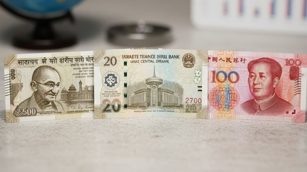 യുഎഇ ദിർഹം വേണ്ട, കൂടെ ഡോളറും: ക്രൂഡ് ഓയിലിന് യുവാനില്‍ പണം അടയ്ക്കാന്‍ ഇന്ത്യയോട് റഷ്യ