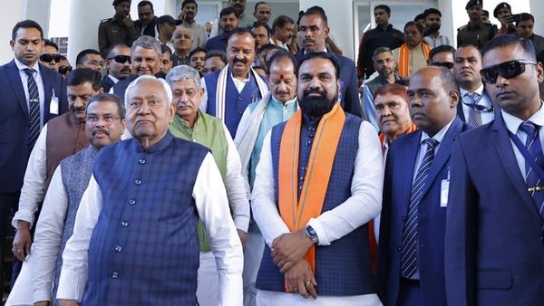 പത്താമുദയം: ബിഹാർ മുഖ്യമന്ത്രിയായി നീതിഷ് ഇന്ന് സത്യപ്രതിജ്ഞ ചെയ്യും; ചിരാഗിന് ഉപമുഖ്യമന്ത്രി സ്ഥാനമില്ല