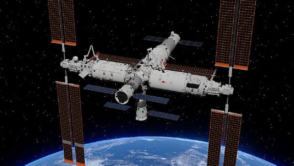 ഗ്രാവിറ്റി സിനിമയെ ഓർമ്മപ്പെടുത്തുന്ന സംഭവം; ചൈനീസ് ബഹിരാകാശ സഞ്ചാരികൾ ഭ്രമണപഥത്തിൽ കുടുങ്ങി!