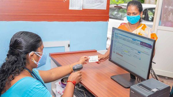 സർക്കാർ ആശുപത്രികളില്‍ ഒപി ടിക്കറ്റ് എടുക്കാന്‍ ഇനി ക്യൂ നില്‍ക്കേണ്ടതില്ല: 1001 ഇടത്ത് ഇ ഹെല്‍ത്ത് സംവിധാനം