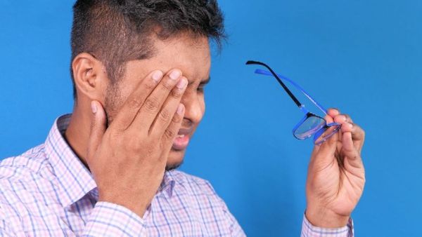 കണ്ണിനെ കാണേണ്ടത് പോലെ കണ്ടില്ലെങ്കിൽ പിന്നൊന്നും കാണില്ല; ഈ ശീലങ്ങൾ നിങ്ങളുടെ കാഴ്‌ച നശിപ്പിക്കും!