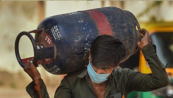 എല്‍പിജി സിലിണ്ടർ വില കുറഞ്ഞു: വീടുകളില്‍ അല്ല, ആശ്വാസം കച്ചവട സ്ഥാപനങ്ങള്‍