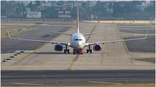 വിമാനയാത്രക്കാര്‍ക്ക് സന്തോഷവാര്‍ത്ത; ബുക്ക് ചെയ്ത ടിക്കറ്റ് റദ്ദാക്കിയാല്‍ റീഫണ്ട്, മാറ്റത്തിന് ഡിജിസിഎ