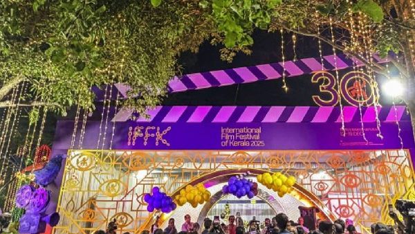 ഐഎഫ്എഫ്‌കെ; 5 ചിത്രങ്ങള്‍ വിലക്കിയത് വിദേശകാര്യ മന്ത്രാലയം; സംസ്ഥാന സര്‍ക്കാരിന് മുന്നറിയിപ്പും