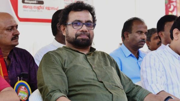 'രാജ്യത്തിന് ഒരു ഫുൾ ടൈം പ്രതിപക്ഷ നേതാവ് വേണം, രാഹുൽ ബിഎംഡബ്ല്യൂ ഓടിച്ചു കളിക്കുകയാണ്'; ജോൺ ബ്രിട്ടാസ്