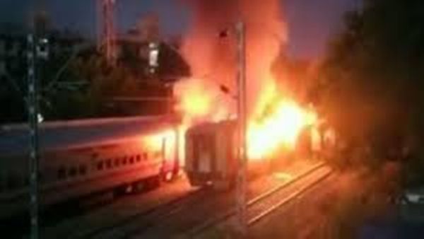 ടാറ്റാ നഗർ-എറണാകുളം എക്സ്പ്രസിന്റെ കോച്ചുകളിൽ തീപിടുത്തം;ഒരാൾ മരിച്ചു