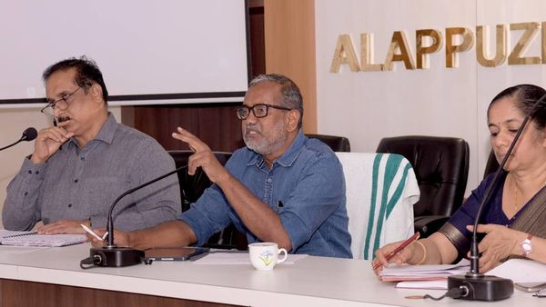 പമ്പയ്ക്ക് കുറുകെയുള്ള വമ്പൻ പാലം; പടഹാരം പാലം ജനുവരി പകുതിയോടെ