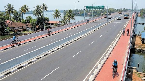 കൊച്ചിയ്ക്ക് ആശ്വാസവാർത്ത; അരൂർ-തുറവൂർ എലവേറ്റഡ് ഹൈവേയിലെ ഒരു ഭാഗം ഉടൻ തുറക്കും! ഒപ്പം സൈക്കിൾ ട്രാക്കും