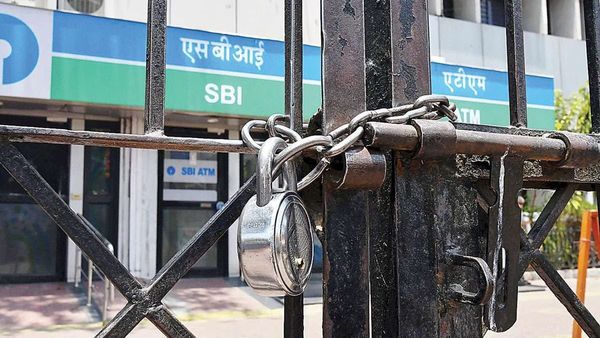 Bank Strike Alert: ബാങ്കുകൾ ഇന്ന് പ്രവർത്തിക്കുമോ? ഇടപാടുകൾ മുടങ്ങാതിരിക്കാൻ ഈ കാര്യങ്ങൾ ശ്രദ്ധിക്കുക.