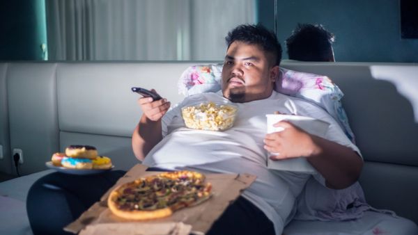 രാത്രിയിൽ വയറ് നിറയെ കഴിക്കേണ്ട; വിശപ്പോടെ ഉറങ്ങണം