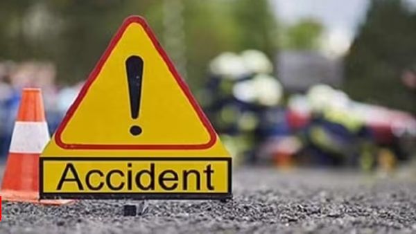 കുന്ദമംഗലത്ത് പിക്കപ്പ് വാനും കാറും കൂട്ടിയിടിച്ച് വൻ അപകടം; മൂന്ന് മരണം