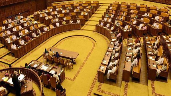 കരുത്തോടെ കേരളം; സാമ്പത്തിക പ്രതിസന്ധികൾക്കിടയിലും കുതിപ്പെന്ന് അവലോകന റിപ്പോർട്ട്!