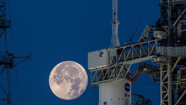 വീണ്ടും 'അമ്പിളി'മാമനെ തൊടാൻ മനുഷ്യൻ; ആർട്ടെമിസ് 2 ദൗത്യം ഉടൻ