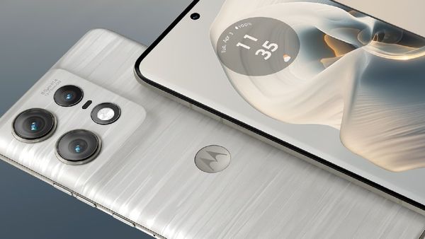 മോട്ടോറോളയുടെ പ്രീമിയം ഫോൺ ഇനി പകുതി വിലയ്ക്ക്? ഈ സൂപ്പർ ഡീൽ മിസ്സ് ചെയ്യരുത്!