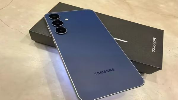 വില കുത്തനെ കുറഞ്ഞു! സാംസങിന്റെ ഈ പ്രീമിയം ഫോൺ ഇനി ആർക്കും സ്വന്തമാക്കാം