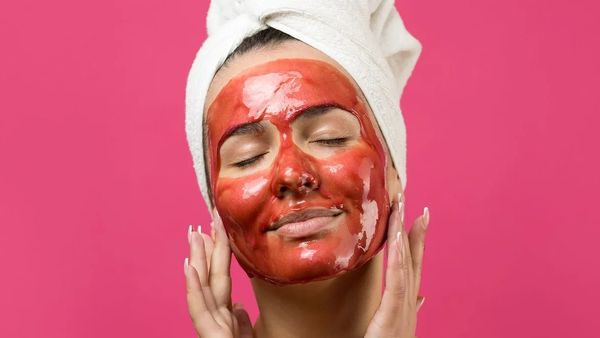 മുഖം വെയിലേറ്റ് കരുവാളിച്ചോ? ഒരു മുറി തക്കാളി മതി, മുഖം തിളങ്ങും