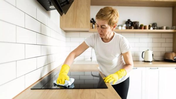 വീട്ടിലെ ഈ 5 സ്ഥലങ്ങളിൽ ടോയ്ലറ്റിൽ ഉള്ളതിനേക്കാൾ അണുക്കൾ; വേഗം വൃത്തിയാക്കൂ