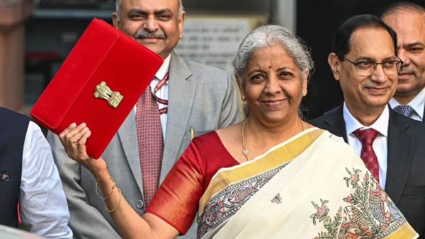 Union Budget 2026 : ശമ്പളവും പെന്‍ഷനും കൂടുമോ? നികുതിയിളവ് ഉണ്ടാകുമോ? ബജറ്റില്‍ എന്തെല്ലാം പ്രതീക്ഷിക്കാം..?