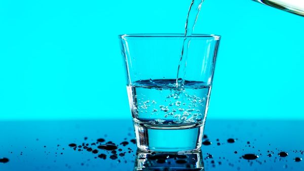 പ്രായമാകുന്നത് തടയുന്ന 'അത്ഭുത വെള്ളം'; എന്താണ് ഹൈഡ്രജൻ വാട്ടർ?