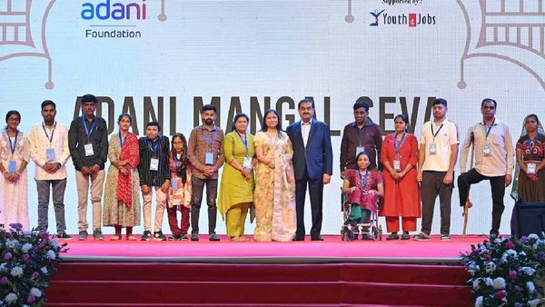 ഭിന്നശേഷിയുള്ള സ്ത്രീകള്‍ക്കൊപ്പം ഒന്നാം വിവാഹവാര്‍ഷികം ആഘോഷിച്ച് ജീത് അദാനിയും ദിവയും