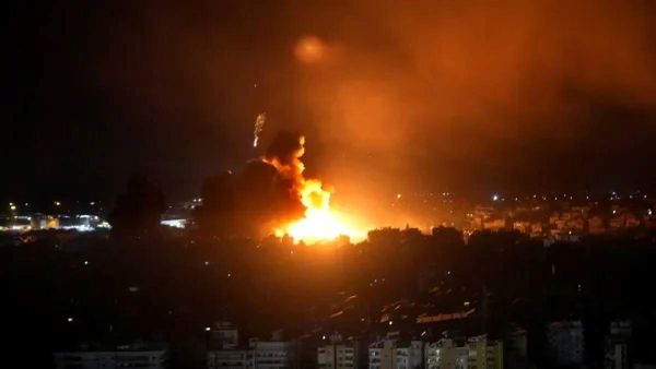 പാക്-അഫ്ഗാന്‍ ഏറ്റുമുട്ടല്‍: കാബൂളിലും കാണ്ഡഹാറിലും ബോംബാക്രമണം: തിരിച്ചടിച്ച് താലിബാന്‍