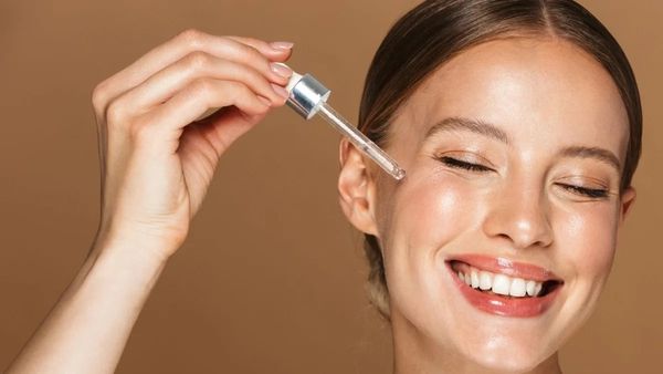 45-ലും 25-ന്റെ തിളക്കം! രാത്രി ഉറങ്ങുന്നതിന് മുൻപ് ഈ എണ്ണകൾ പുരട്ടൂ