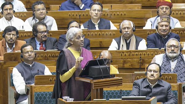 കേന്ദ്ര ബജറ്റ്: ചെറുകിട വ്യവസായങ്ങളും ഖാദിയും ശക്തിപ്പെടുത്തും, 10,000 കോടിയുടെ കൈത്താങ്ങ്