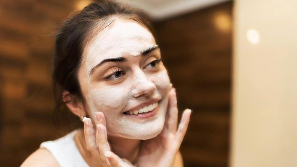 ചുമന്ന് തുടുത്ത തിളക്കമുള്ള ചർമ്മം വേണോ? അരിപ്പൊടി ഫേസ് പാക്കുകളുടെ മാജിക്