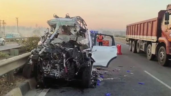 ഹൊസക്കോട്ട വാഹനാപകടം; മരിച്ച 6 വിദ്യാർത്ഥികളിൽ 2 പേർ മലയാളികൾ