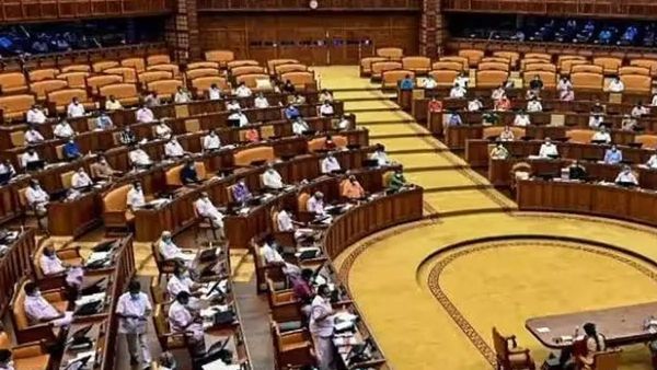 സ്വർണ്ണക്കൊള്ളയിൽ ഇന്നും പുകഞ്ഞ് നിയമസഭ; പ്രതിപക്ഷവും മന്ത്രിമാരും നേർക്കുനേർ