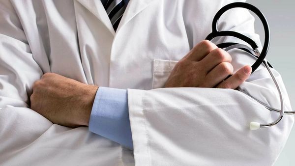 ആരോഗ്യമേഖല സ്തംഭിക്കുമോ? ഡോക്ടർമാർ നാളെ മുതൽ സമരത്തിലേക്ക്