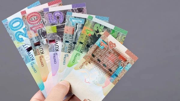 കുവൈത്തിൽ പണമയക്കാൻ ഇനി 'ക്യാഷ്' പോരാ; പ്രവാസികൾ അറിഞ്ഞിരിക്കേണ്ട പുതിയ മാറ്റങ്ങൾ