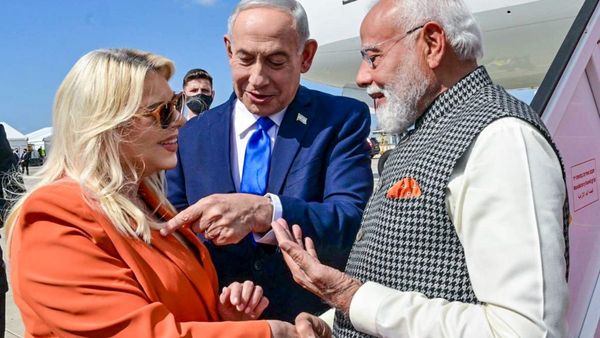 മോദിയുടെ സന്ദര്‍ശനത്തിനിടെ തിളങ്ങി സാറ നെതന്യാഹു; എയര്‍ ഹോസ്റ്റസില്‍ നിന്ന് അധികാര നിഴലായ കഥ