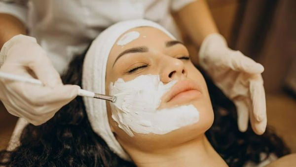 കെമിക്കൽ ബ്ലീച്ചിനോട് വിട പറയാം; 15 മിനിറ്റിൽ മുഖം തിളങ്ങാൻ ഈ നാച്ചുറൽ വിദ്യ