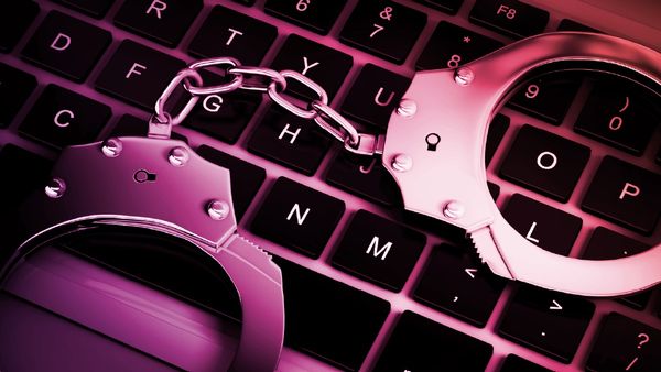 തീവ്രവാദ ബന്ധമെന്ന് ഭീഷണി; കണ്ണൂരിൽ വയോധികയുടെ 1.59 കോടി തട്ടിയെടുത്തു!