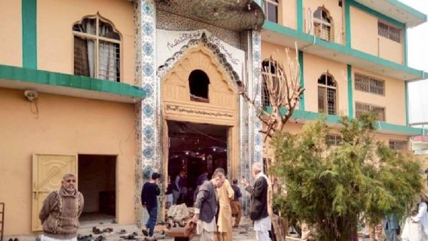 പാകിസ്ഥാനില്‍ വന്‍ സ്‌ഫോടനം; പള്ളിക്കു മുന്നില്‍ ചാവേര്‍ പൊട്ടിത്തെറിച്ചു; 69 മരണം